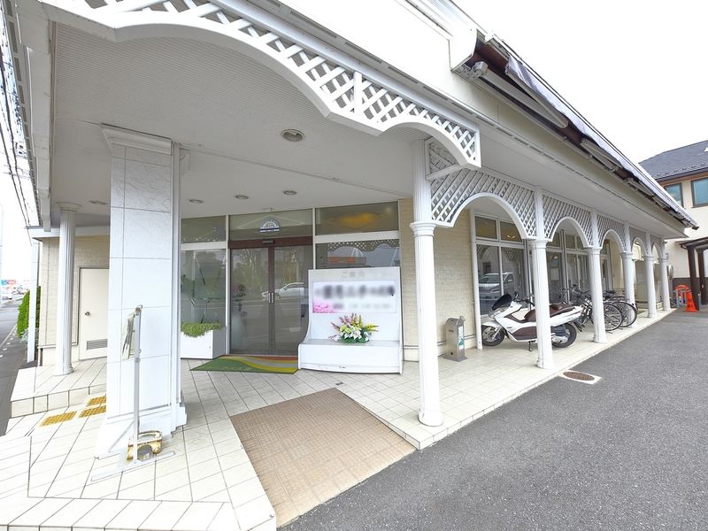 グラーテス 久喜 入り口1