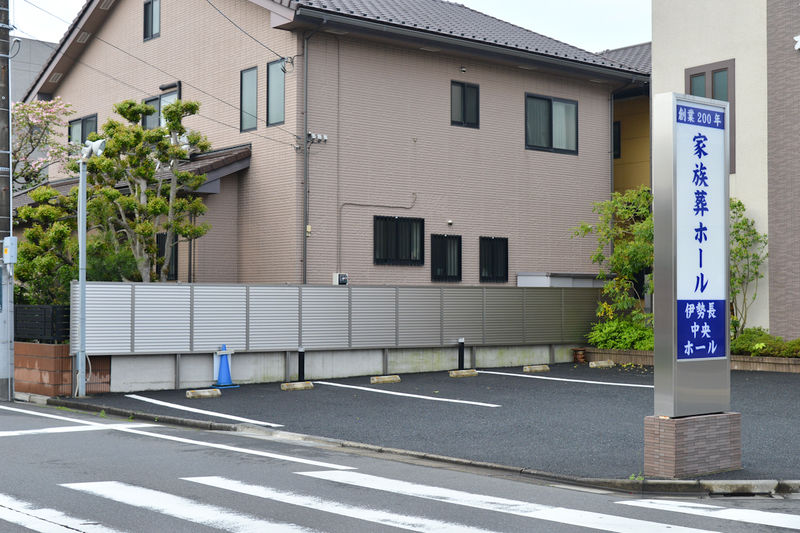 伊勢長中央ホール 駐車場1