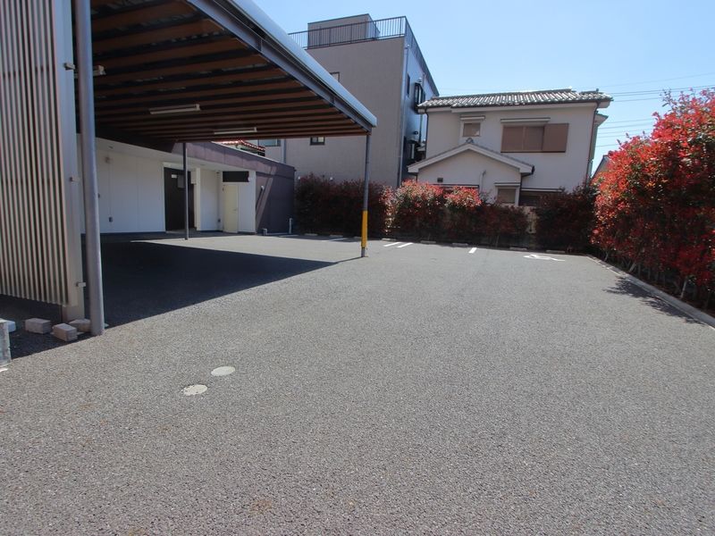 東冠メモリアル北越谷駅前 駐車場