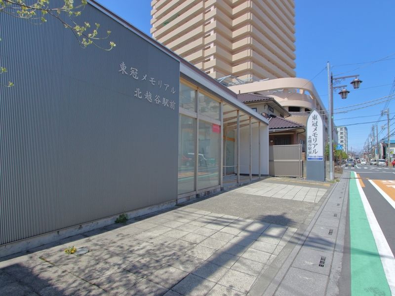 東冠メモリアル北越谷駅前 入口 (1)