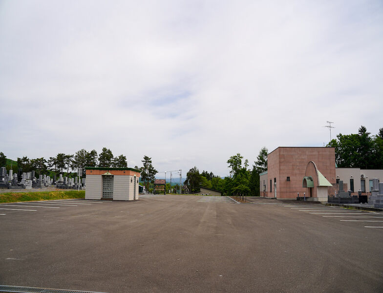 当麻町葬斎場 駐車場3