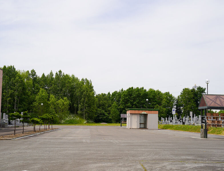 当麻町葬斎場 駐車場1