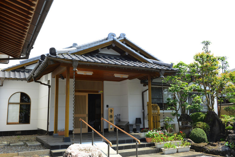 定泰寺会館 入り口
