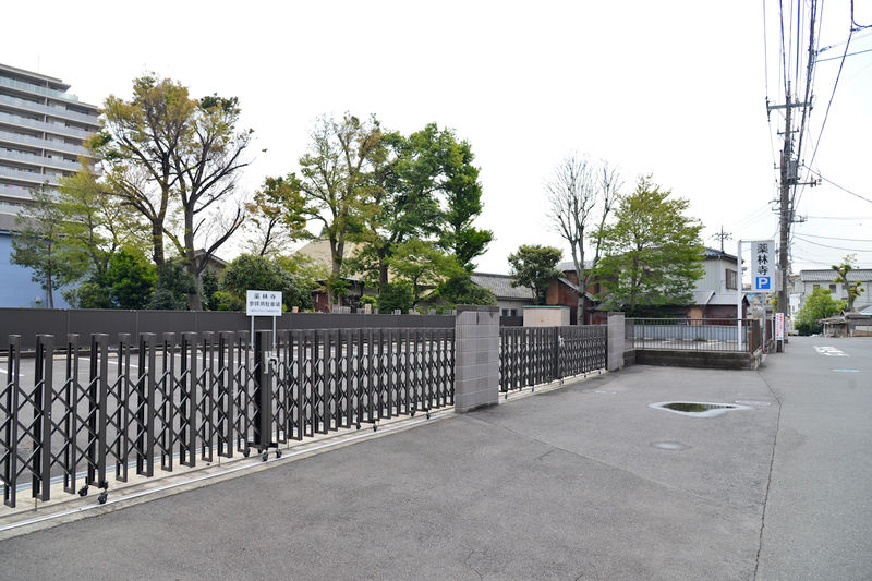 薬林寺会館 駐車場1