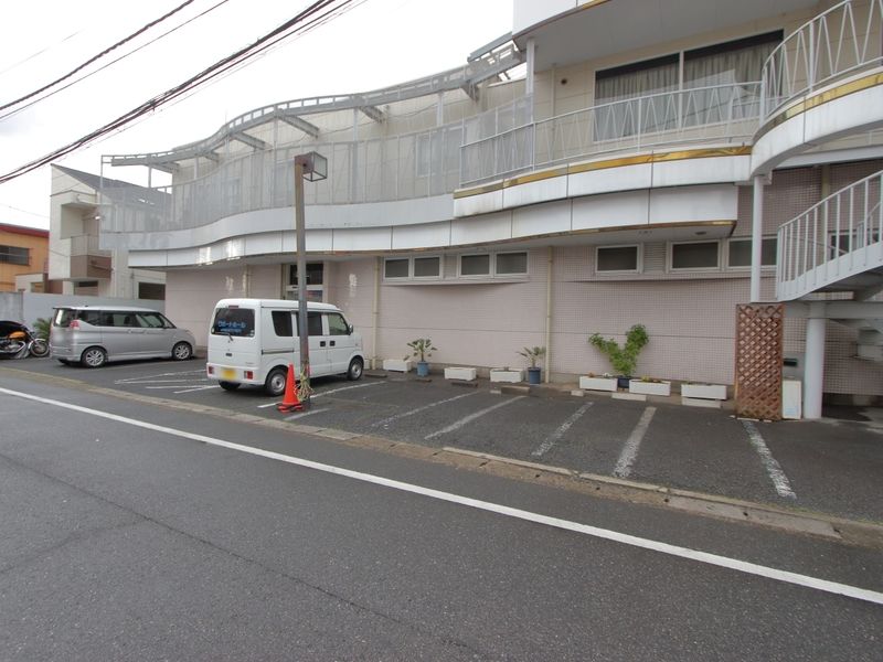 有限会社シュービ葬祭サポートホール 駐車場 (3)