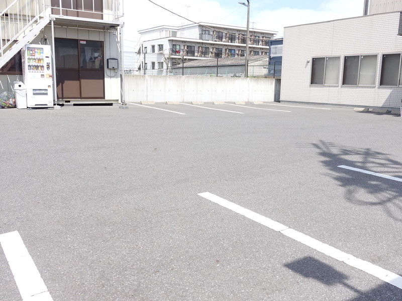 鈴典葬祭八幡ホール 駐車場
