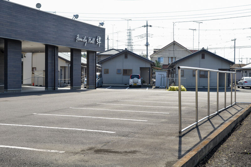 大原葬祭 ファミリーホール絆 駐車場