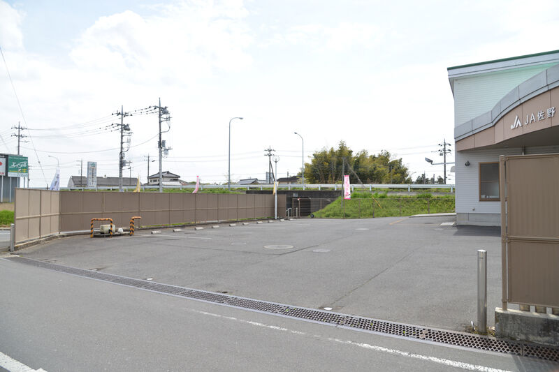こすもすホールもろやま 駐車場
