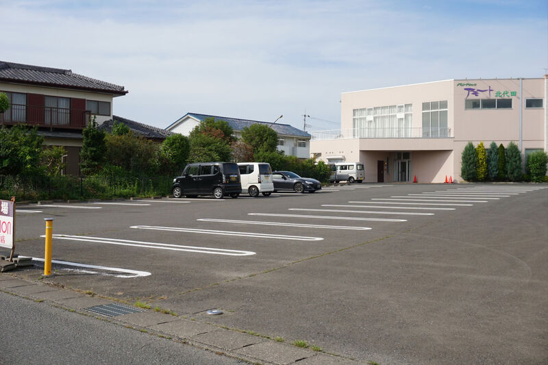 アモート北代田 駐車場