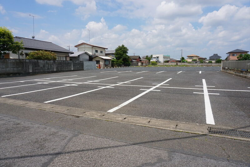 メモリアルホール縁 駐車場