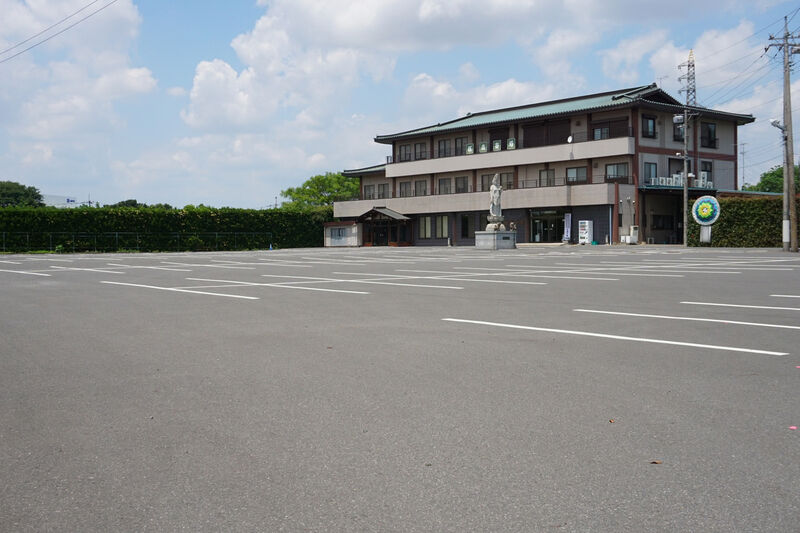 極楽斎場 駐車場