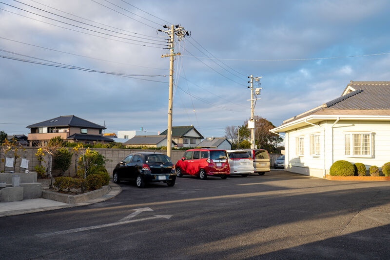 津島市斎場 駐車場1