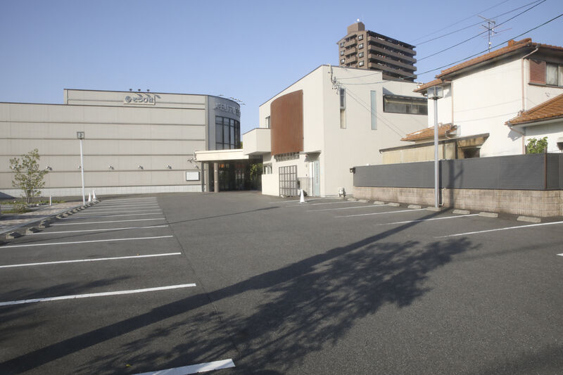 葬儀会館 メモリアルそうび 駐車場２