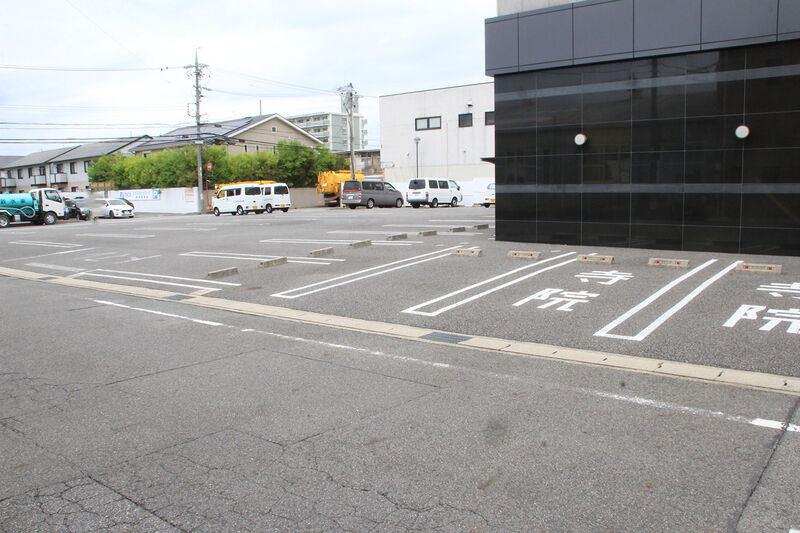 ティア岡崎北 駐車場