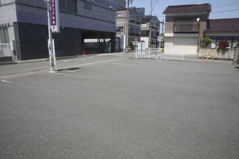ティア味美 駐車場