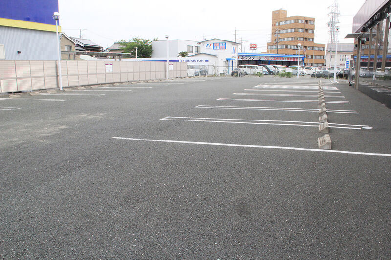 ティア豊橋西 駐車場