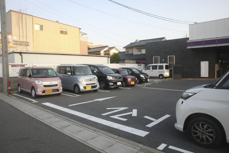 ティア小牧中央 駐車場