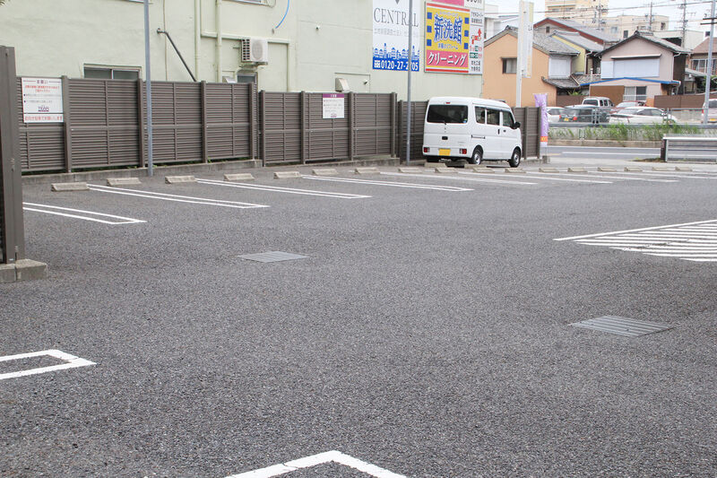 ティア岡崎中央 駐車場