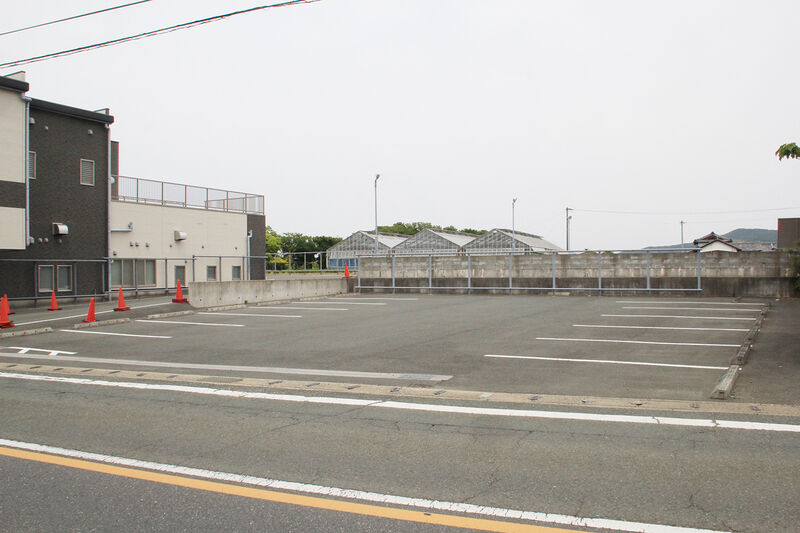 横江仏具　渥美ホール 駐車場