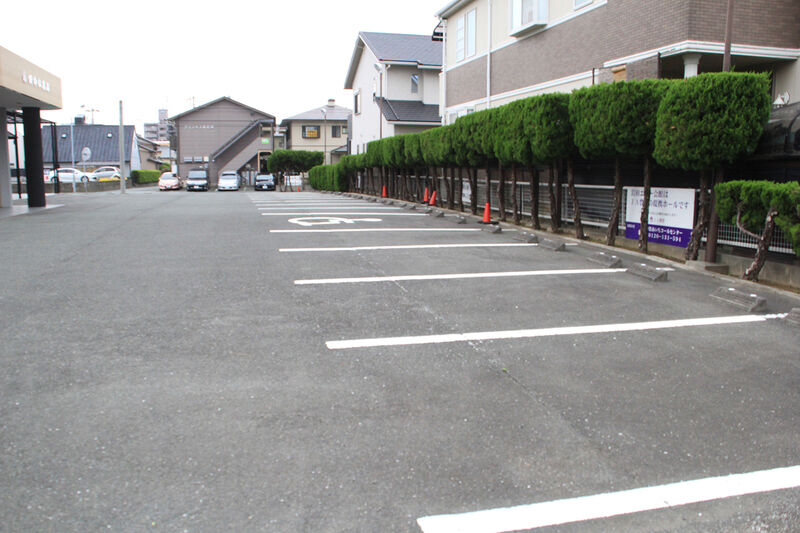 岩田エコー会館 駐車場