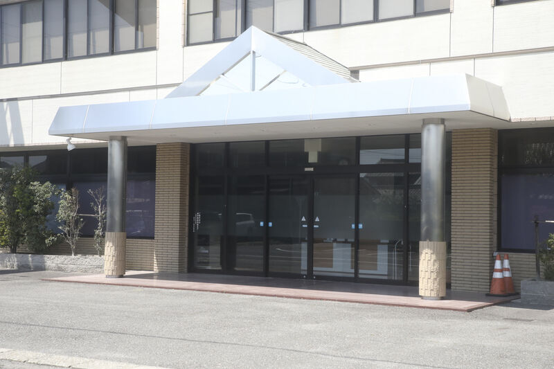 鳥居松斎場 玄関