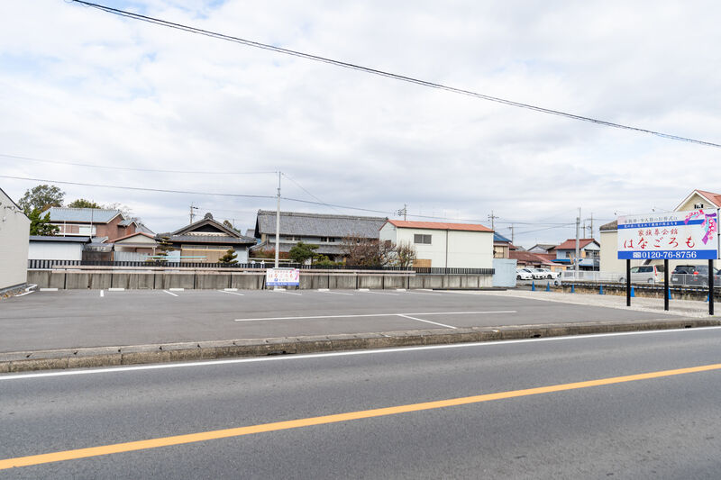家族葬会館はなごろも 駐車場2
