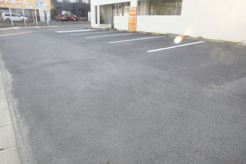 ハートホール桜井南 駐車場