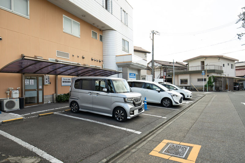 めいしん しろとり斎場 駐車場1