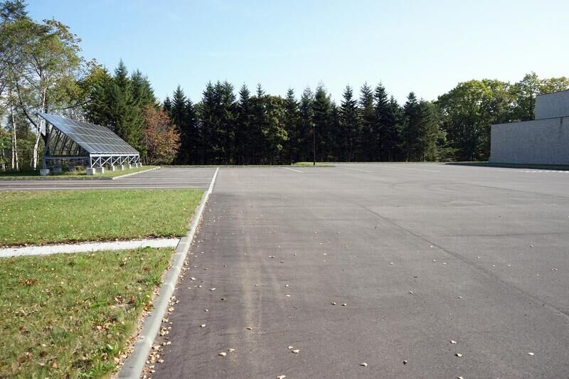 白樺斎場 駐車場２