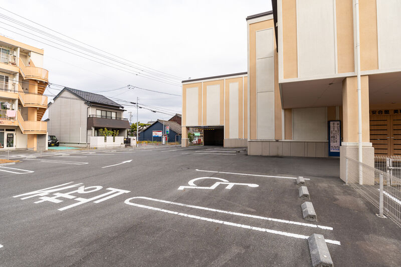 美和斎場 駐車場1