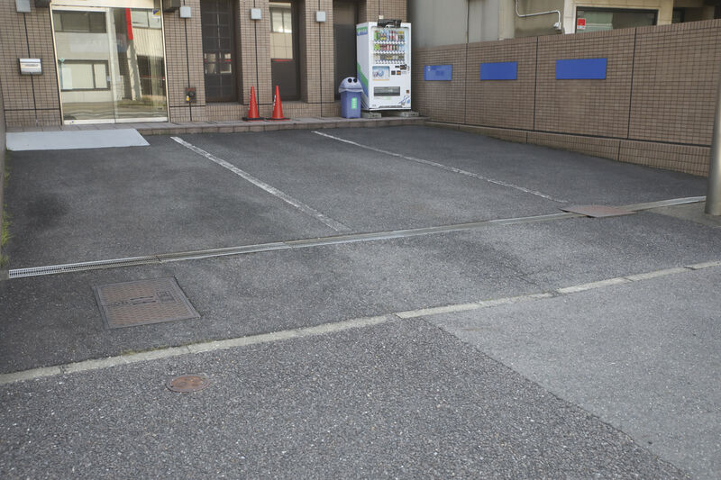 アメイユ本町 駐車場
