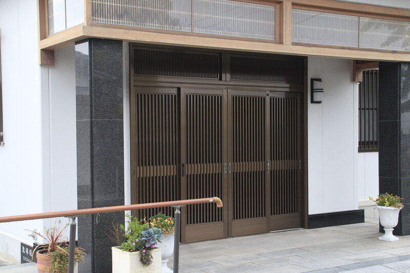 稲葉山放佛殿 玄関