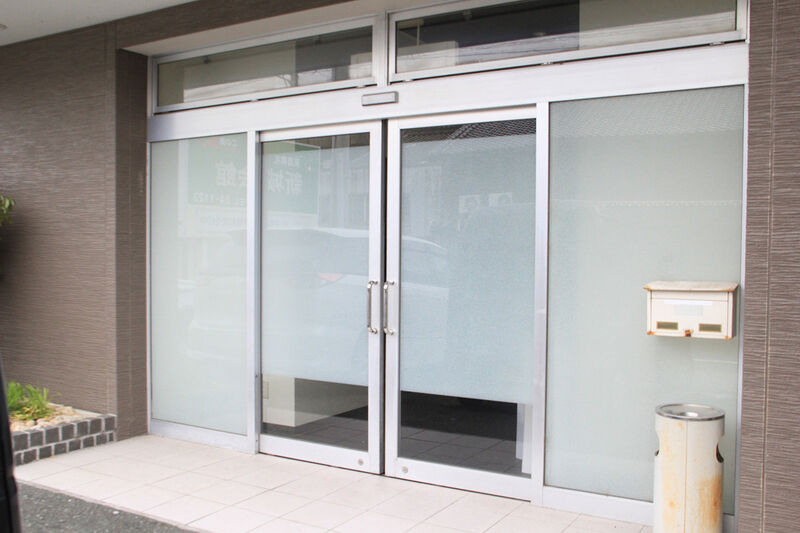 東海典礼 新城会館 玄関