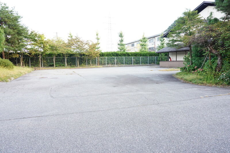 光明苑 駐車場