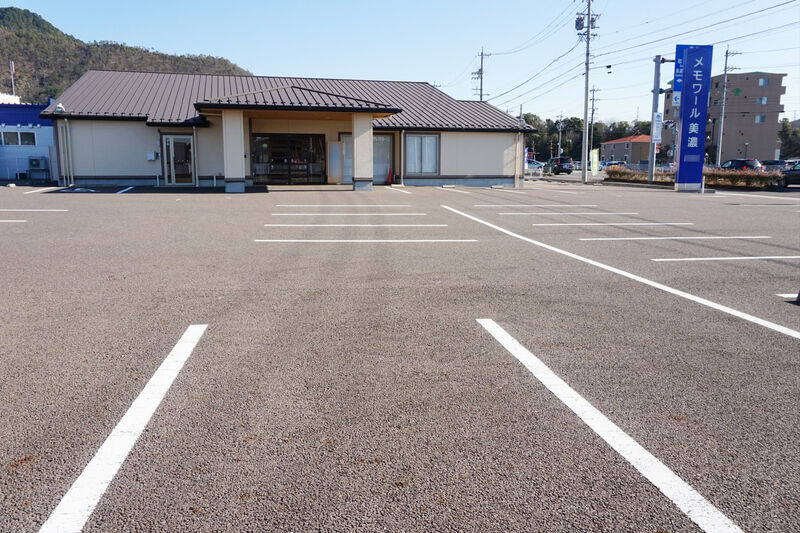 メモワール美濃 駐車場