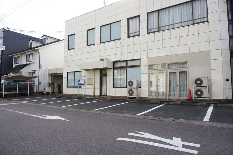 メモワール加納 駐車場