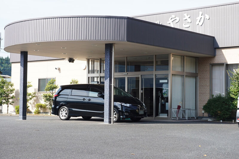 セレモニーホールやさか 入口