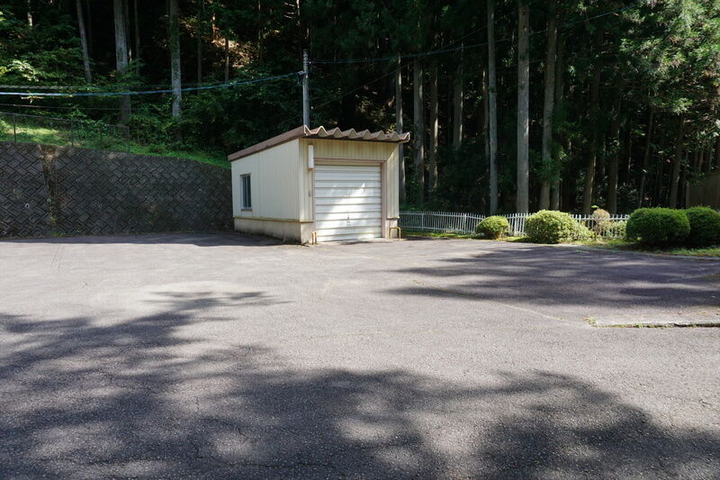 小坂斎場 駐車場
