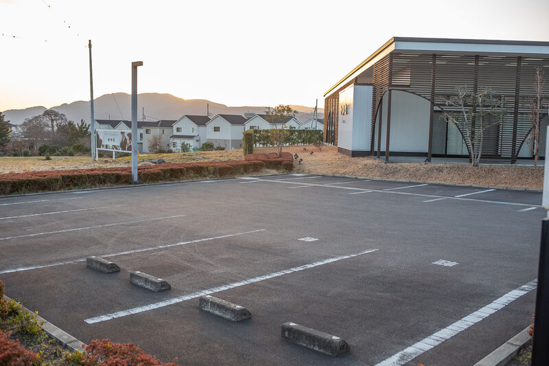 金華堂 岳陽の丘 駐車場１