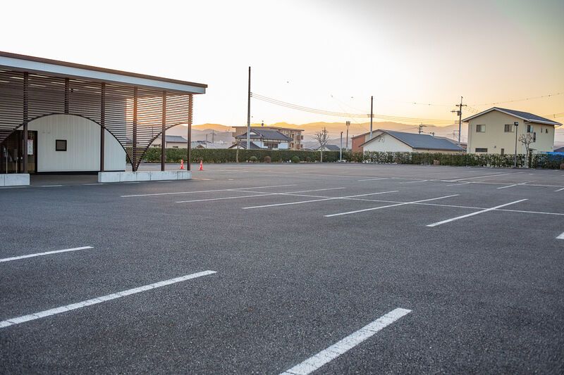 金華堂 岳陽の丘 駐車場２