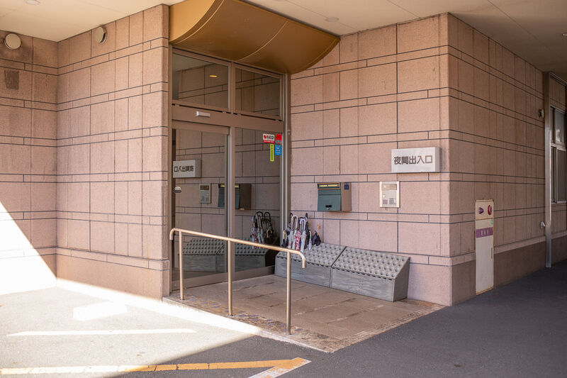 あいネットホール新川 出入り口２
