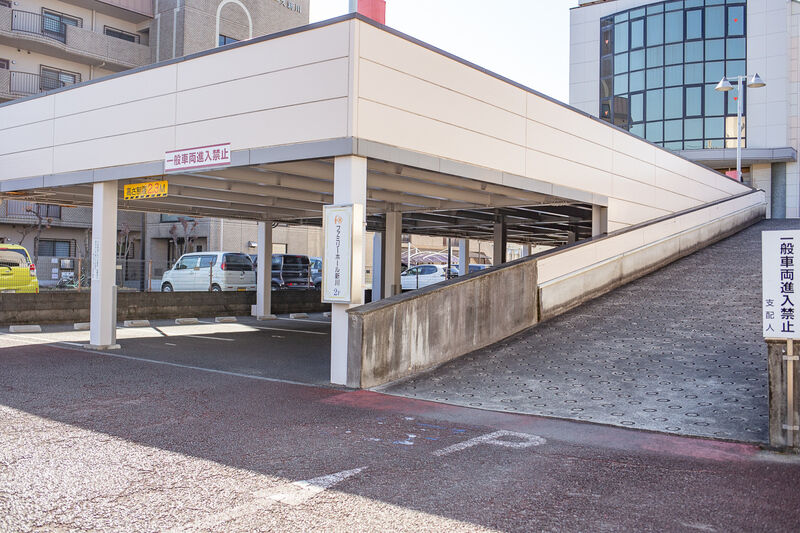ファミリーホール新川 駐車場２