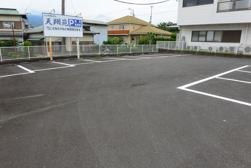 天翔苑 裾野 駐車場