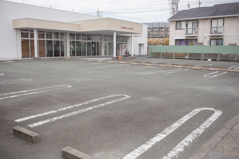 こすもすホールたかつか 駐車場１