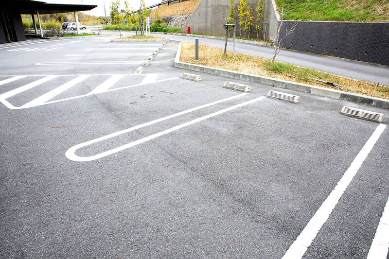 津市斎場 いつくしみの杜 駐車場