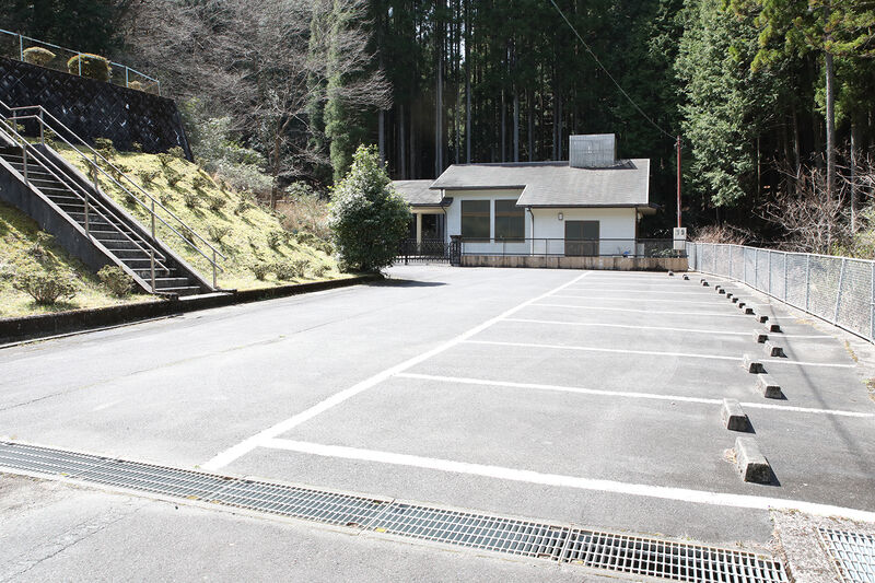 津市美杉八知火葬場 外観