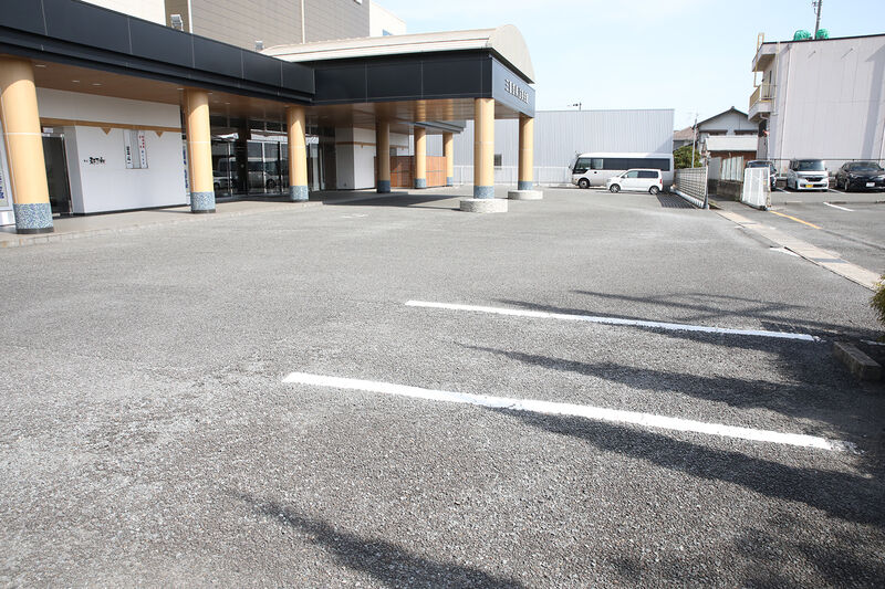 三重祭典法宴会館 ー駐車場２