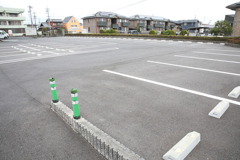 鈴鹿中央斎奉閣 駐車場