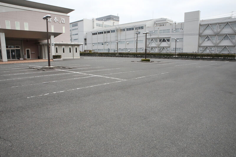 津斎奉閣 駐車場
