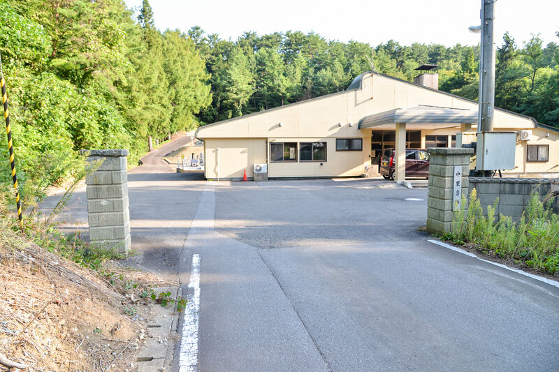 中泊町中里斎場 入口